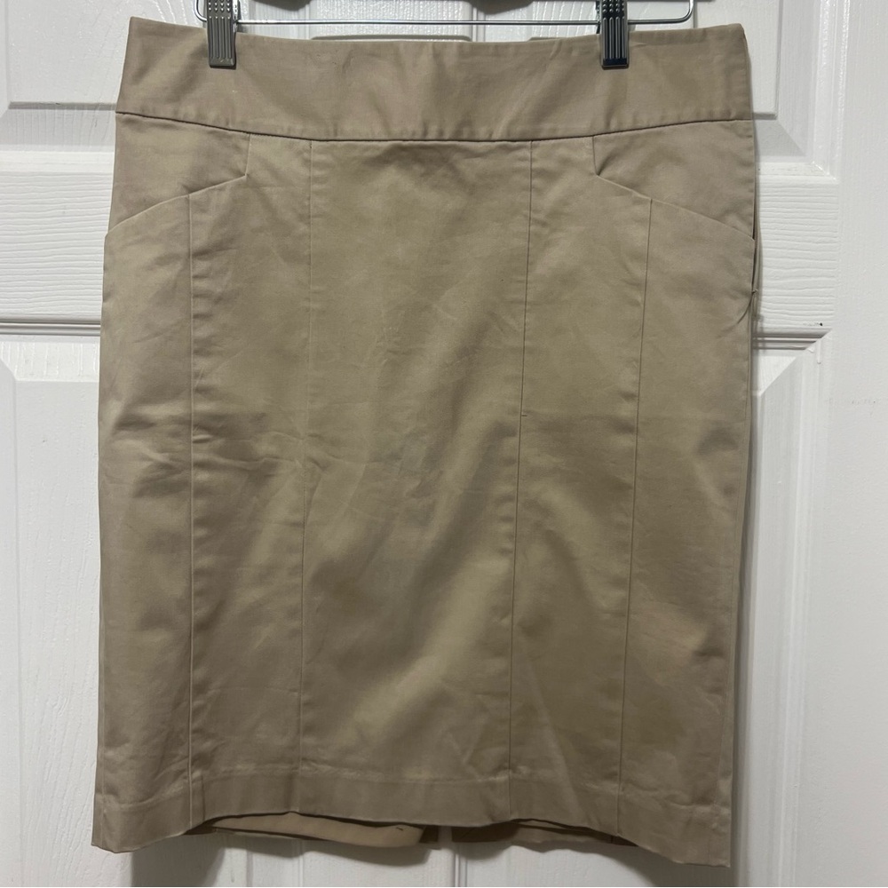 The Limited Collection Ladies Size 6 Khaki Shirt.